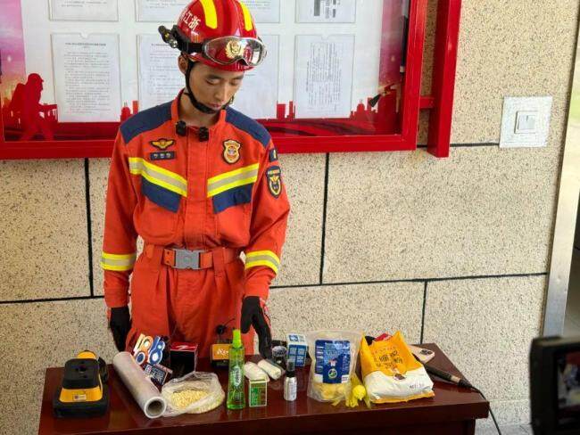 女子家门一开就被蛇咬 夏季蛇伤频发