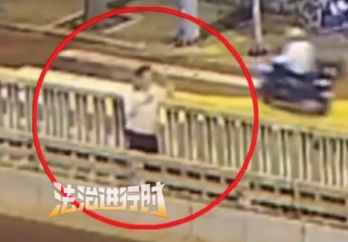 男子醉酒后上三环主路划拳 提示：喝酒不劝酒，饮酒要适量