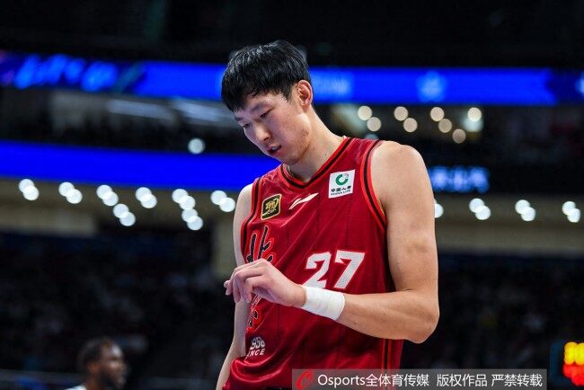 周琦4中1仅得4分7板