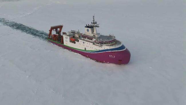 我国在北极密集海冰区进行连续载人深潜