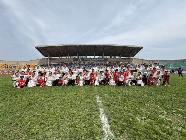 香港明星足球队安徽临泉友谊赛举行