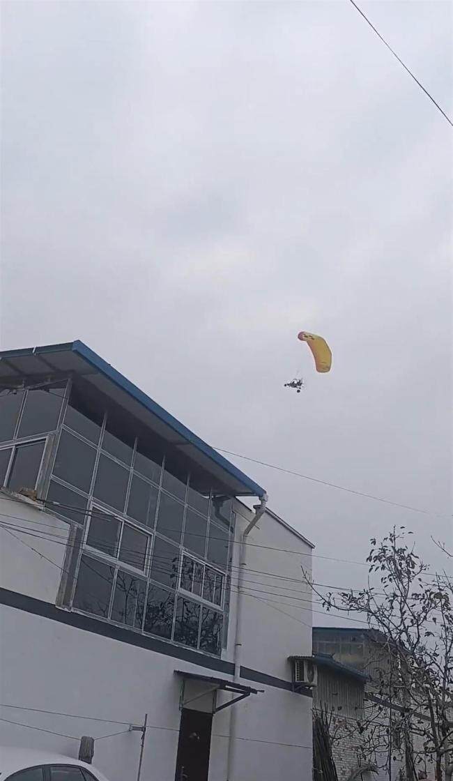 官方回应小伙自制飞行器上天