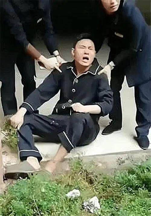 重庆姐弟坠亡案母亲称没时间谈恋爱 两幼童坠楼血案