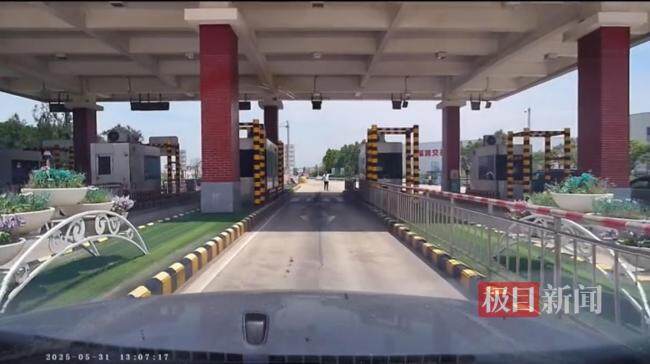 司机配合民警抓捕车上逃犯 顺风车正义之旅