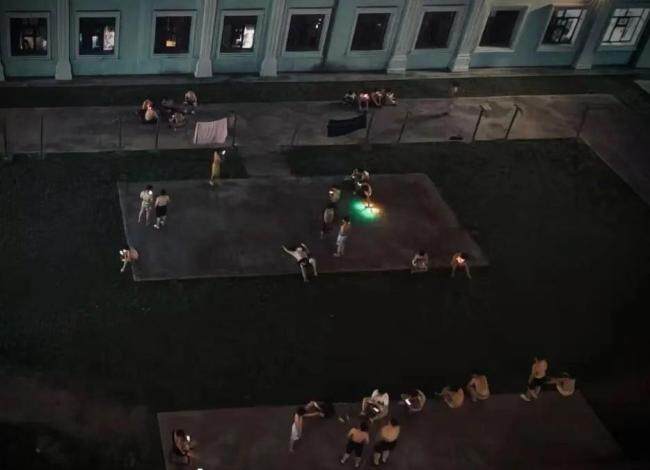 学校回应宿舍太热学生走廊打地铺 高温天气应对措施