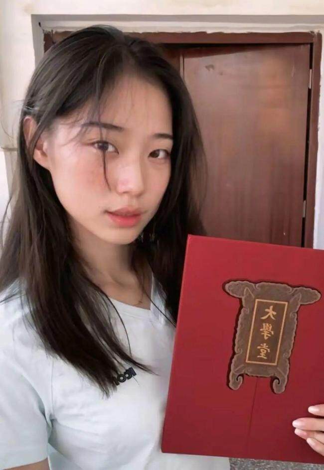 “田径甜妹”收到北大录取通知书