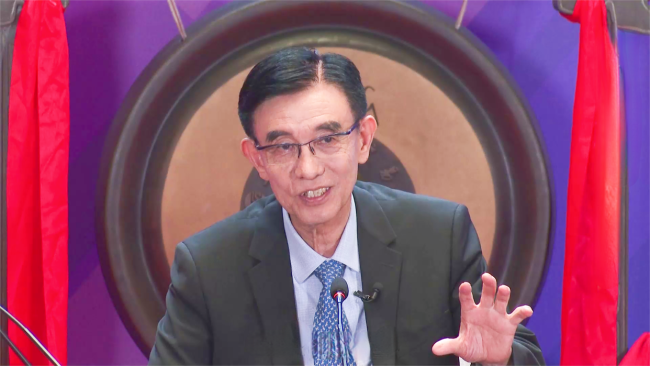 国产芯片设备巨头董事长放弃美籍